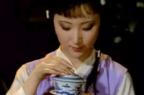 女士喝茶優(yōu)雅姿勢(shì)，女士正確喝茶姿勢(shì)禮儀