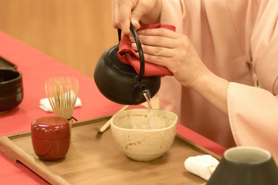 女人喝茶要行扣茶禮嗎，叩茶禮女士能用嗎？