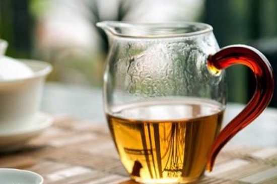 福鼎白茶能長(zhǎng)時(shí)間悶泡嗎，老白茶可以悶著喝嗎？