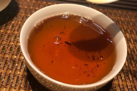 大紅袍第一泡要倒掉嗎，洗茶水需倒掉但第一泡出湯