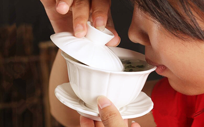 三才蓋碗的正確拿法，三才蓋碗抓碗法圖解