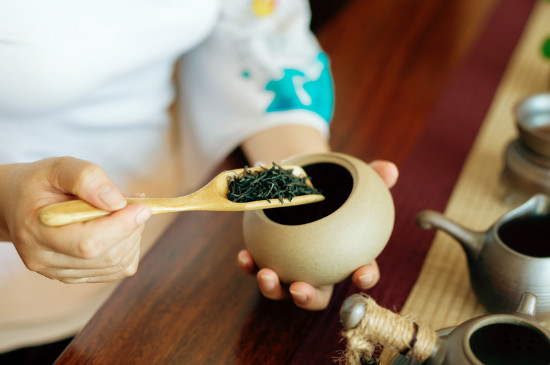 女人喝茶要行扣茶禮嗎，叩茶禮女士能用嗎？