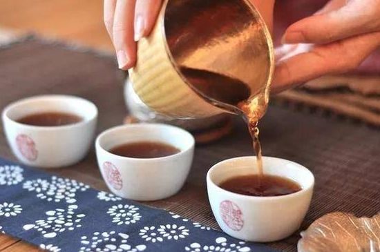 喝茶茶桌上的禮儀有哪些，泡茶待客十大禮儀不可不做！