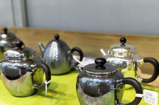 銀壺?zé)笏镉泻谏臇|西，為什么銀壺里有黑點(diǎn)