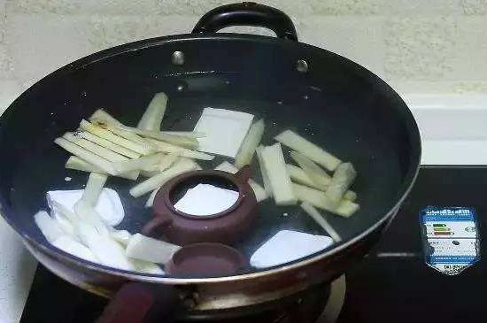 開壺放豆腐是錯誤的，新買的紫砂壺正確開壺建議