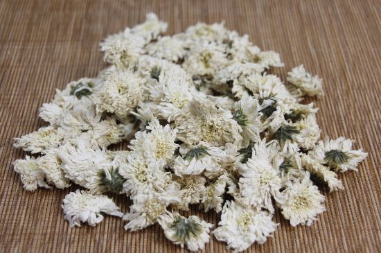 晚上可以喝菊花茶泡水嗎，睡覺(jué)前能不能喝菊花茶？