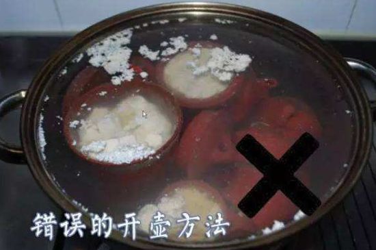 開壺放豆腐是錯誤的，新買的紫砂壺正確開壺建議