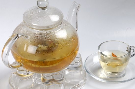 經(jīng)常菊花泡水好嗎，喝菊花茶有什么好處？