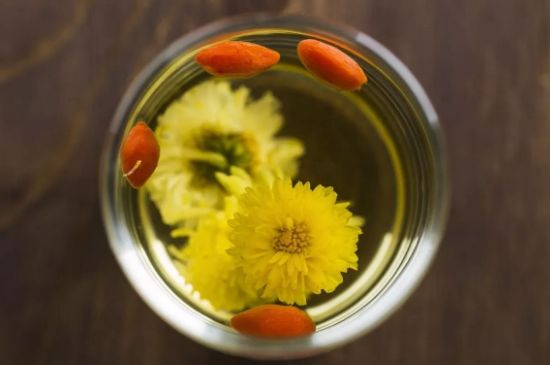 菊花茶的最佳搭配有哪幾樣，菊花茶和什么搭配喝效果好？