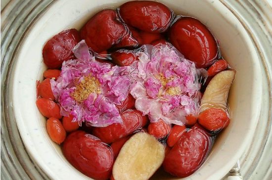 喝玫瑰花茶能祛斑嗎，玫瑰花茶有祛斑的功效嗎？