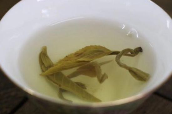 茉莉龍珠泡開后為什么都是梗，茉莉龍珠泡開后什么樣？