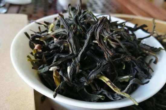 鴨屎香單叢雪片茶的特點，鳳凰雪片茶有什么特點？