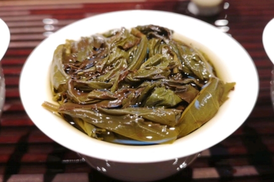 長(zhǎng)期喝巖茶會(huì)上火嗎？巖茶這樣喝了容易上火！