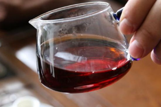 茯磚茶與普洱茶哪個(gè)好，茯茶和普洱茶口味區(qū)別