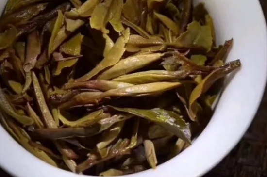 老白茶上火還是去火？夏季喝煮的老白茶會容易上火！