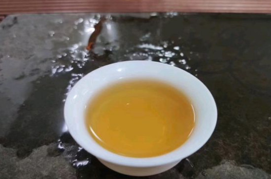 新舊白茶怎么區(qū)分，怎么分辨白茶是新還是舊