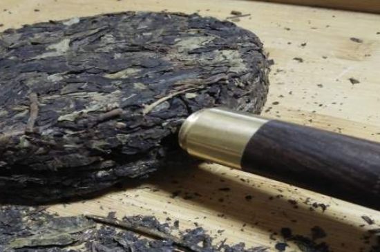 伏茶里的金花是黃曲霉素嗎，金花茯茶里的是什么菌