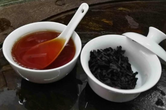 肉桂茶和大紅袍哪個(gè)貴，武夷山肉桂與大紅袍的價(jià)格比較