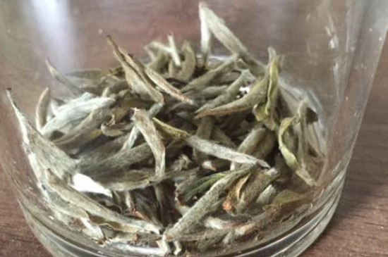 白毫銀針年份越久越好嗎，銀針白毫是否越陳越好