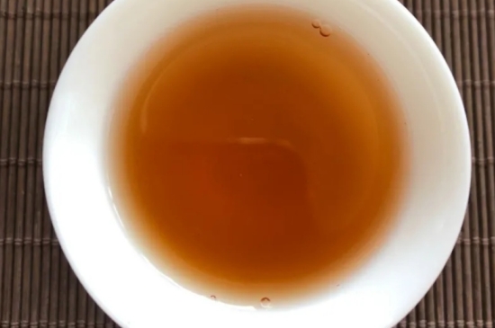 老白茶上火還是去火？夏季喝煮的老白茶會容易上火！