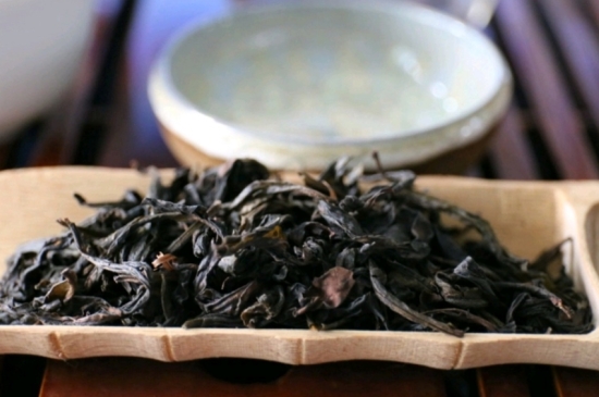 長(zhǎng)期喝巖茶會(huì)上火嗎？巖茶這樣喝了容易上火！