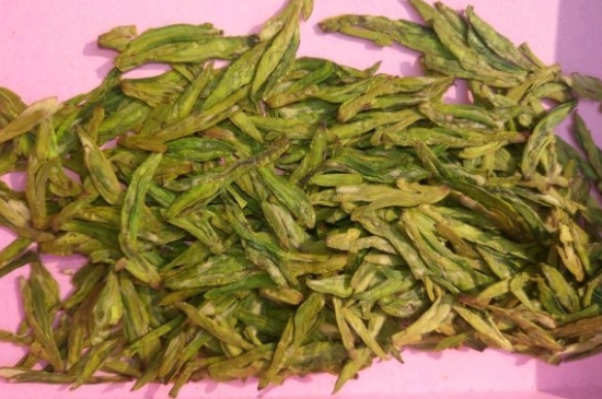 西湖龍井新茶和陳茶的區(qū)別，怎么區(qū)分龍井新茶和舊茶？