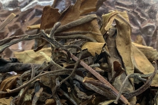 老白茶上火還是去火？夏季喝煮的老白茶會容易上火！