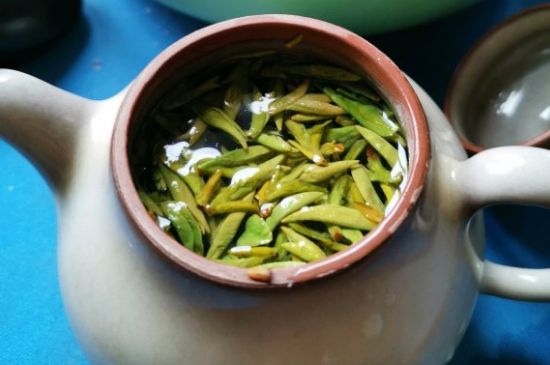 龍井茶放二年了能喝嗎，過期龍井茶的妙用！