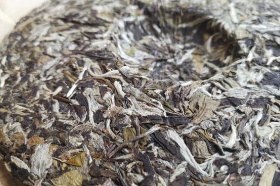 7年壽眉和2年白牡丹哪個好，老白茶壽眉與白牡丹的口感區(qū)別