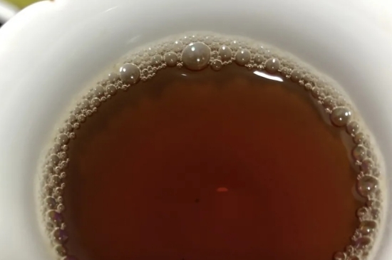 老白茶上火還是去火？夏季喝煮的老白茶會容易上火！