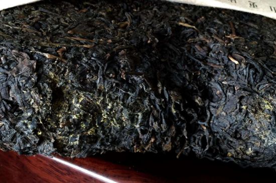 伏茶里的金花是黃曲霉素嗎，金花茯茶里的是什么菌